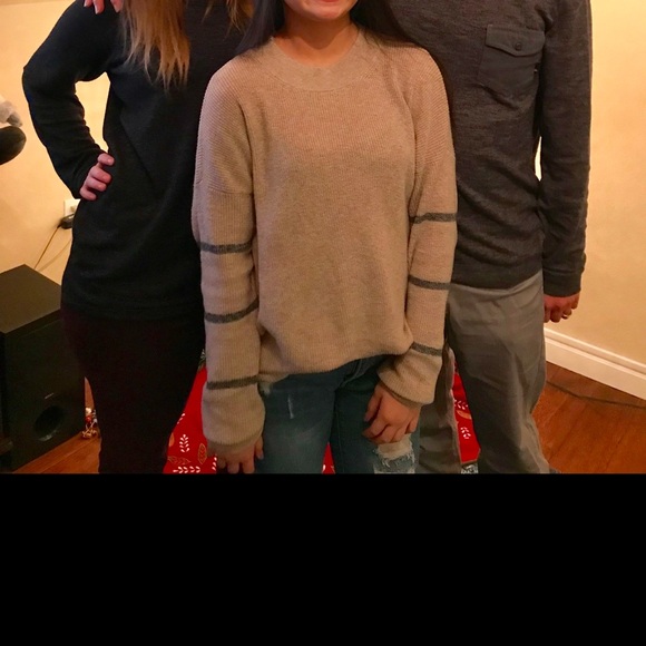 American Eagle sweater - Picture 1 of 4